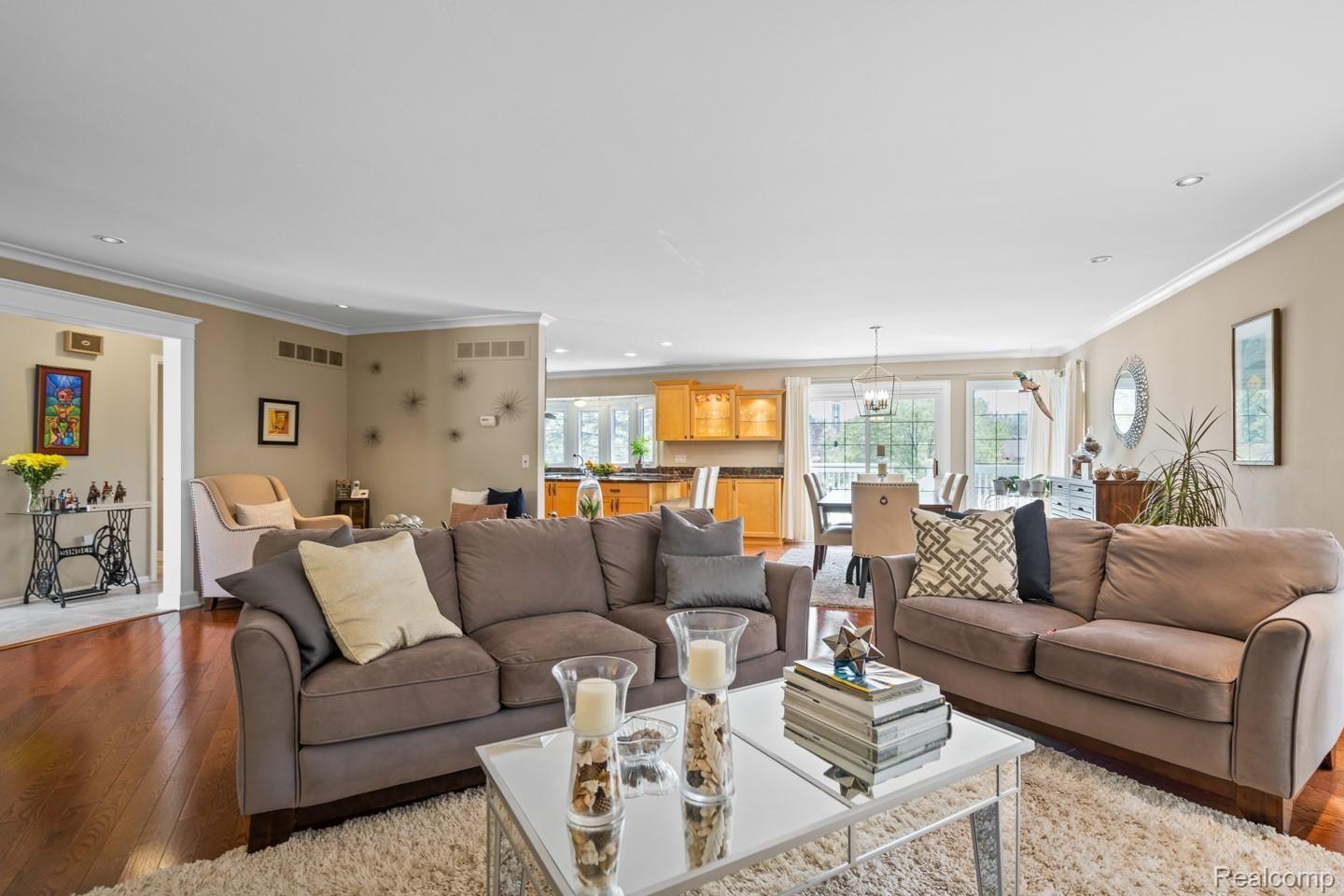 1546 Lomas Verdes Rochester, MI 48306 - Photo 14 of 45 lomas lr 9.jpg