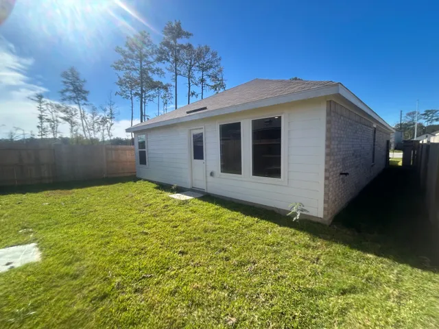 $1,900 | 18506 Autumn Hts Lane, Crosby, TX 77532