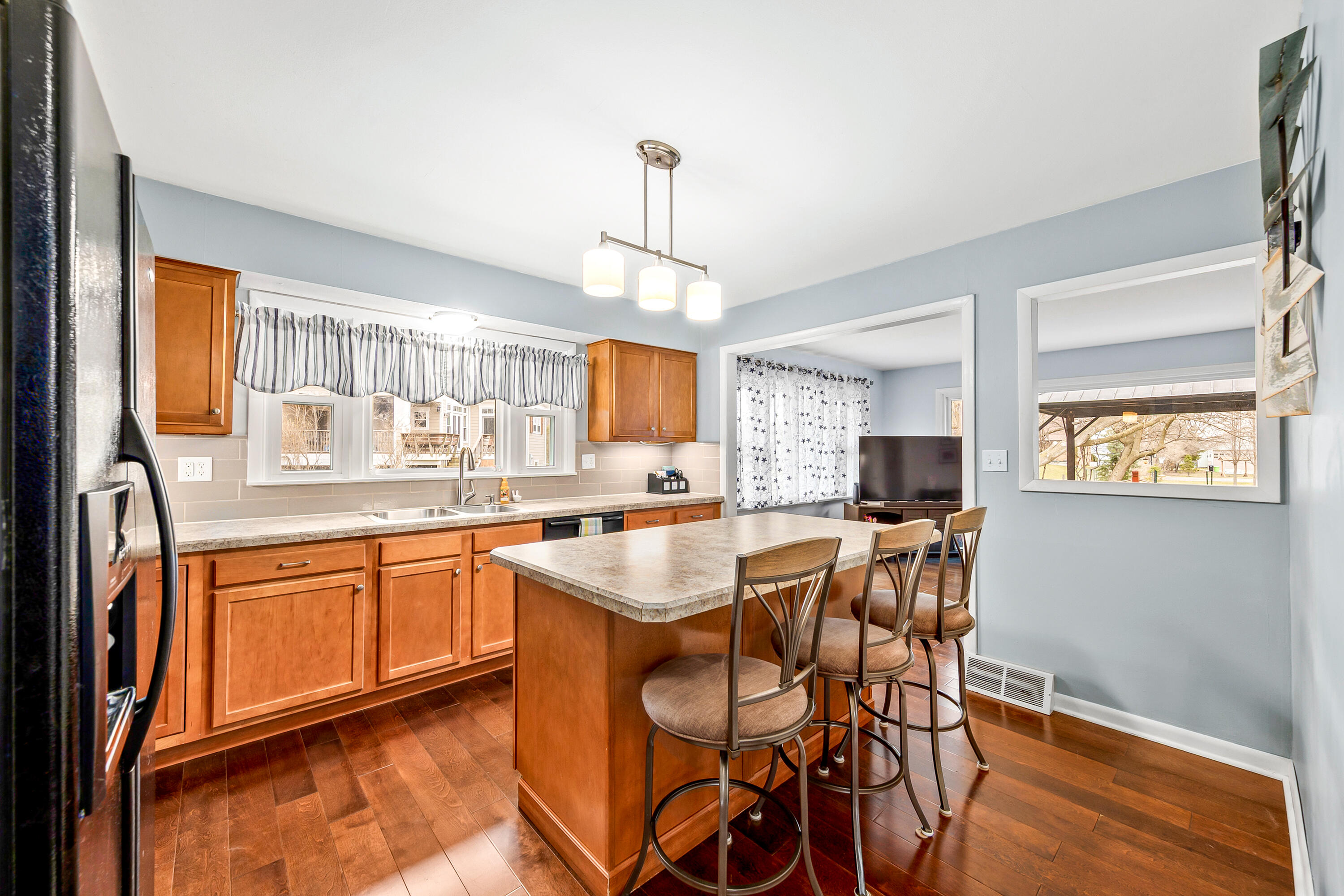 N20W28482 Oakton Road Pewaukee, WI 53072 - Photo 12 of 55 Bright and open Kitchen