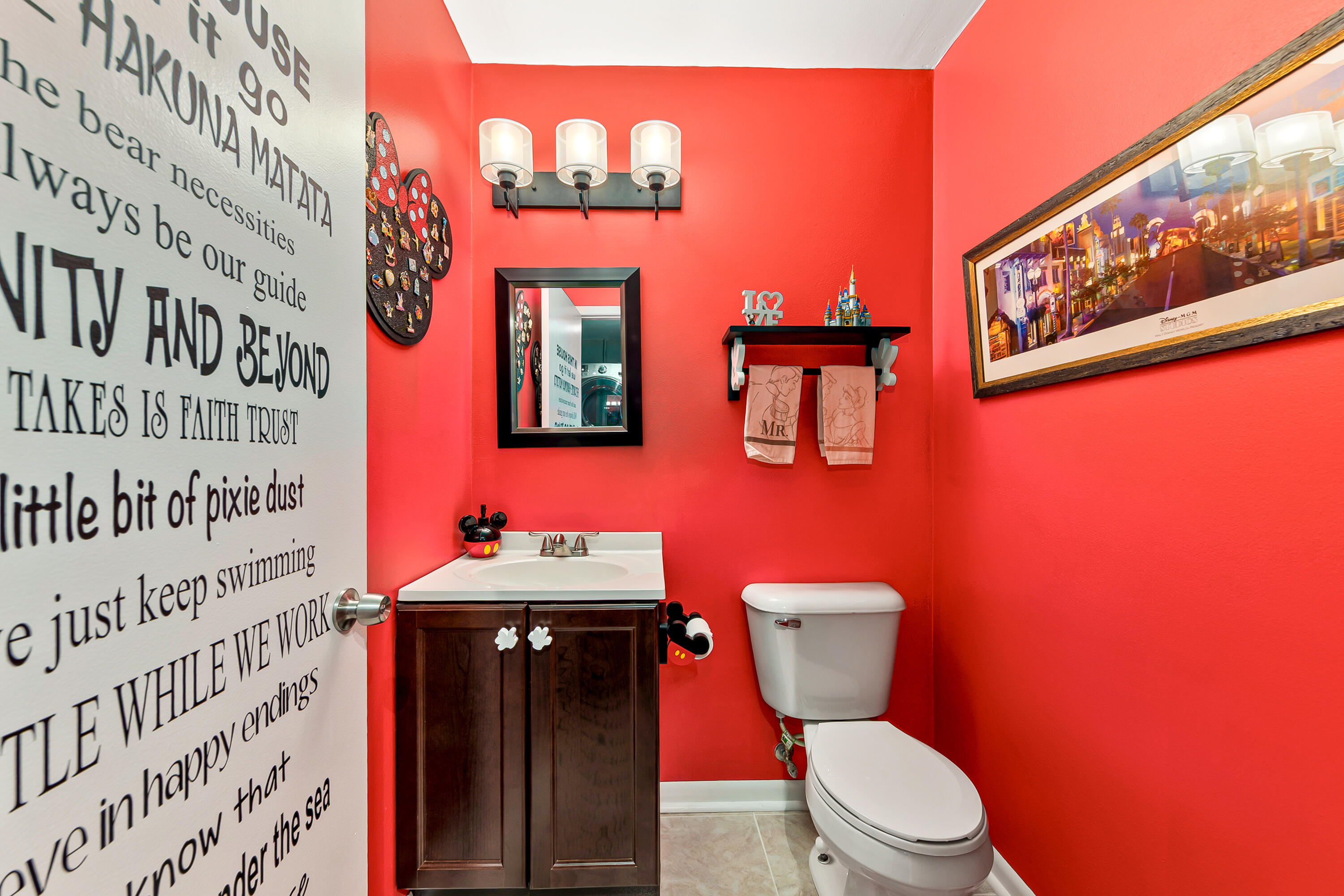 N20W28482 Oakton Road Pewaukee, WI 53072 - Photo 32 of 55 Powder Room