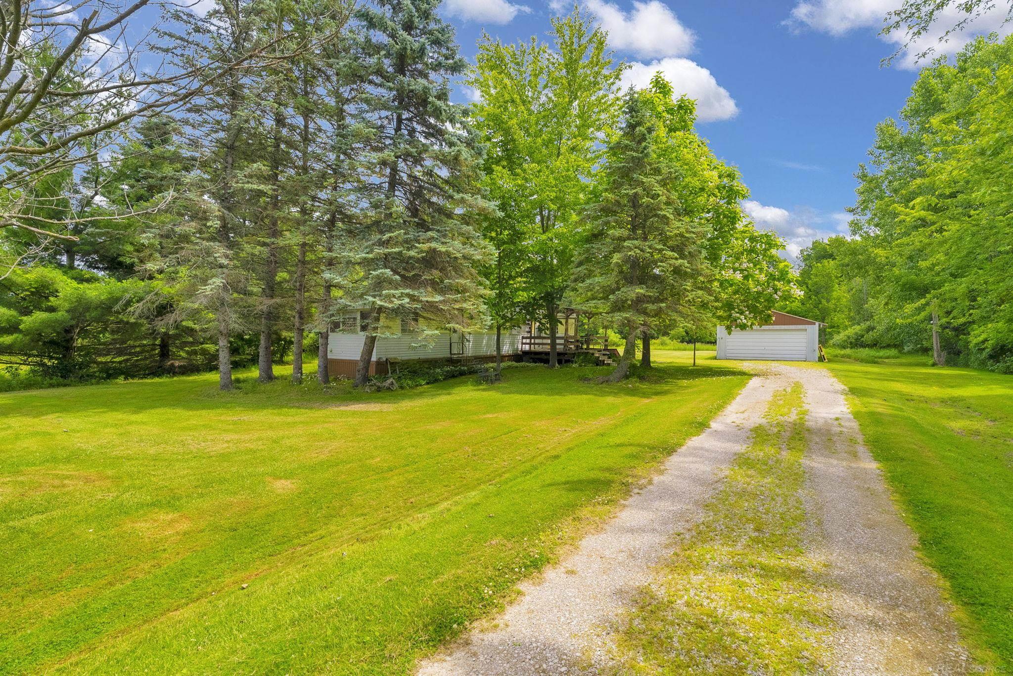5723 Wildcat Road Croswell, MI 48422 - Photo 3 of 25 50213465-fb954e33-6d5f-4edf-bc78-de2841f4a3bb.JPG