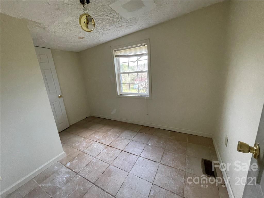 4040 Littlejohn Church Road Lenoir, NC 28645 - Photo 7 of 18 Gallery Image 7