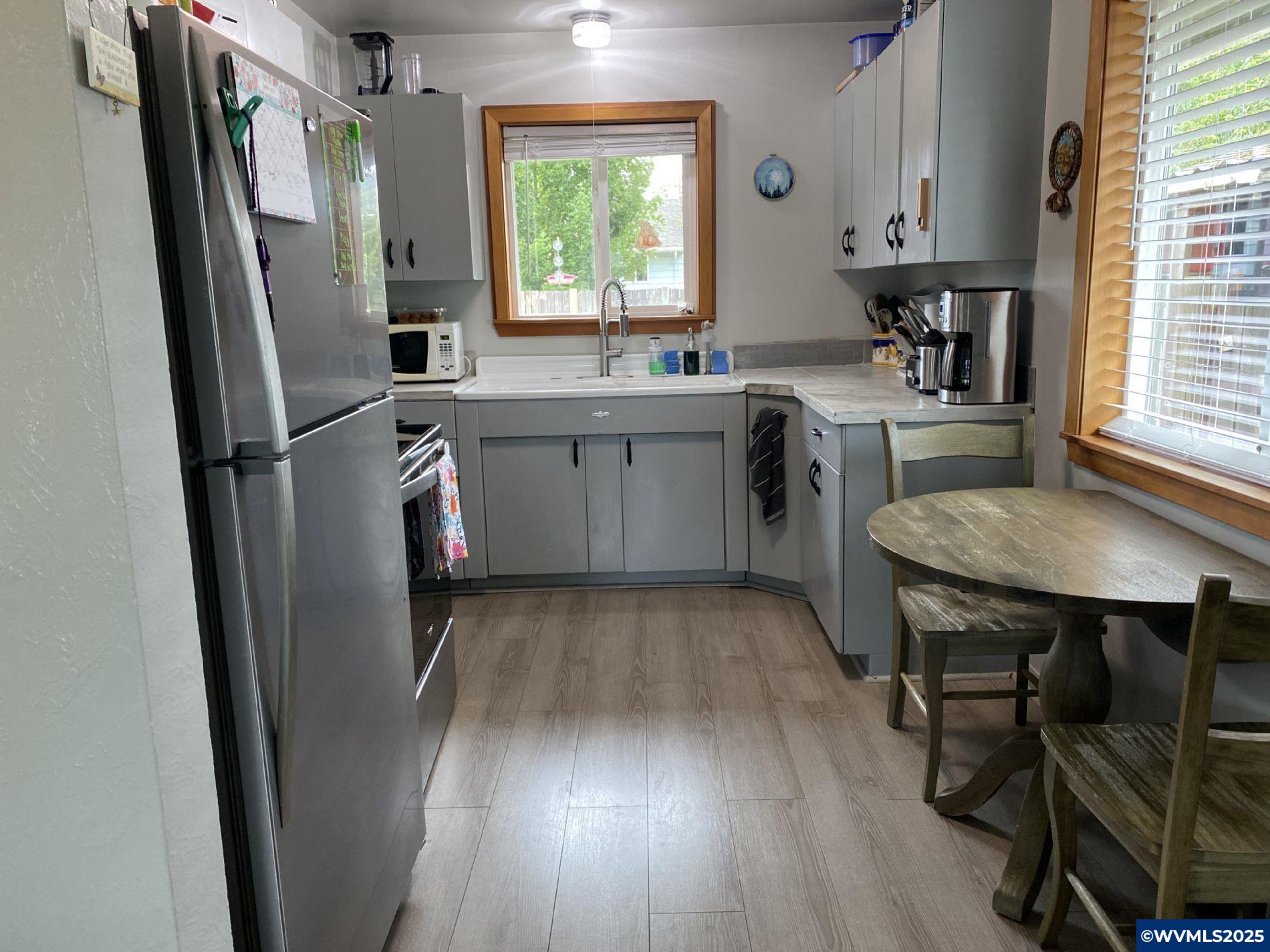 305 Northeast Davidson Street Albany, OR 97321 - Photo 4 of 16