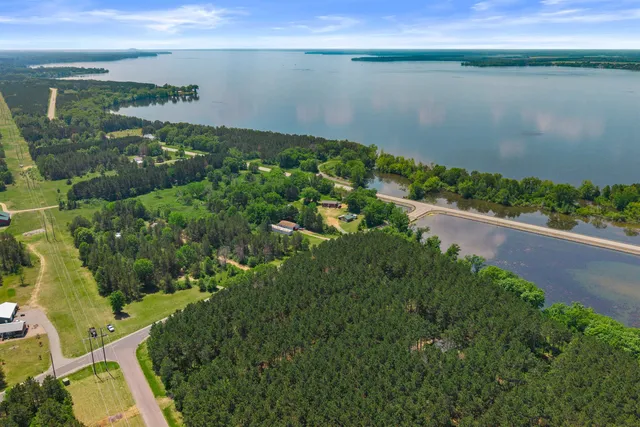 $70,000 | 399 Twin Lakes Drive, Nekoosa, WI 54457