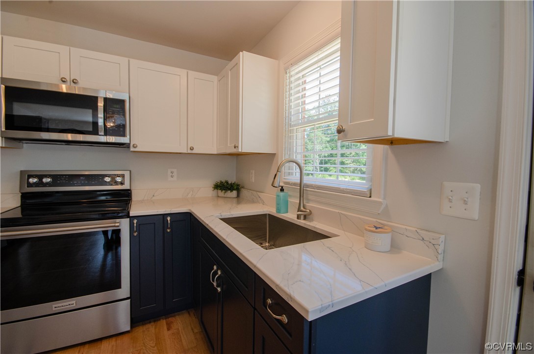 15073 Neck Trail Doswell, VA 23047 - Photo 18 of 50 a kitchen with a sink stove and microwave