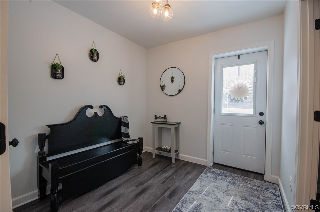 15073 Neck Trail Doswell, VA 23047 - Photo 31 of 50 a living room with furniture