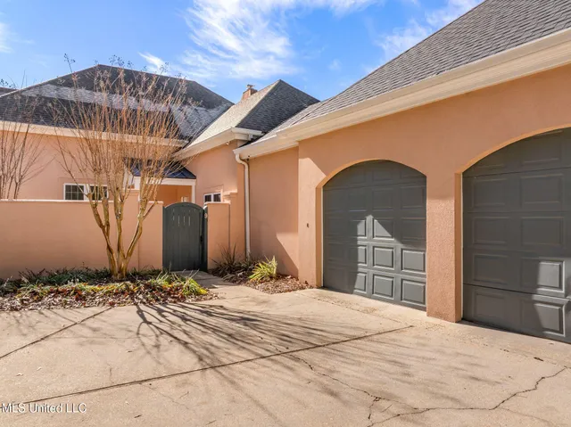 $739,900 | 9 Heron Cove North, Hattiesburg, MS 39402