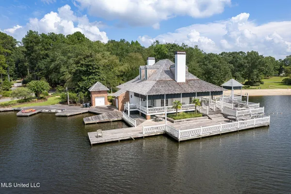 $739,900 | 9 Heron Cove North, Hattiesburg, MS 39402