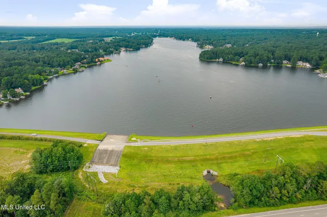 $739,900 | 9 Heron Cove North, Hattiesburg, MS 39402