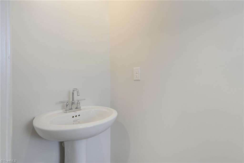 223 Plumtree Court King, NC 27021 - Photo 6 of 30