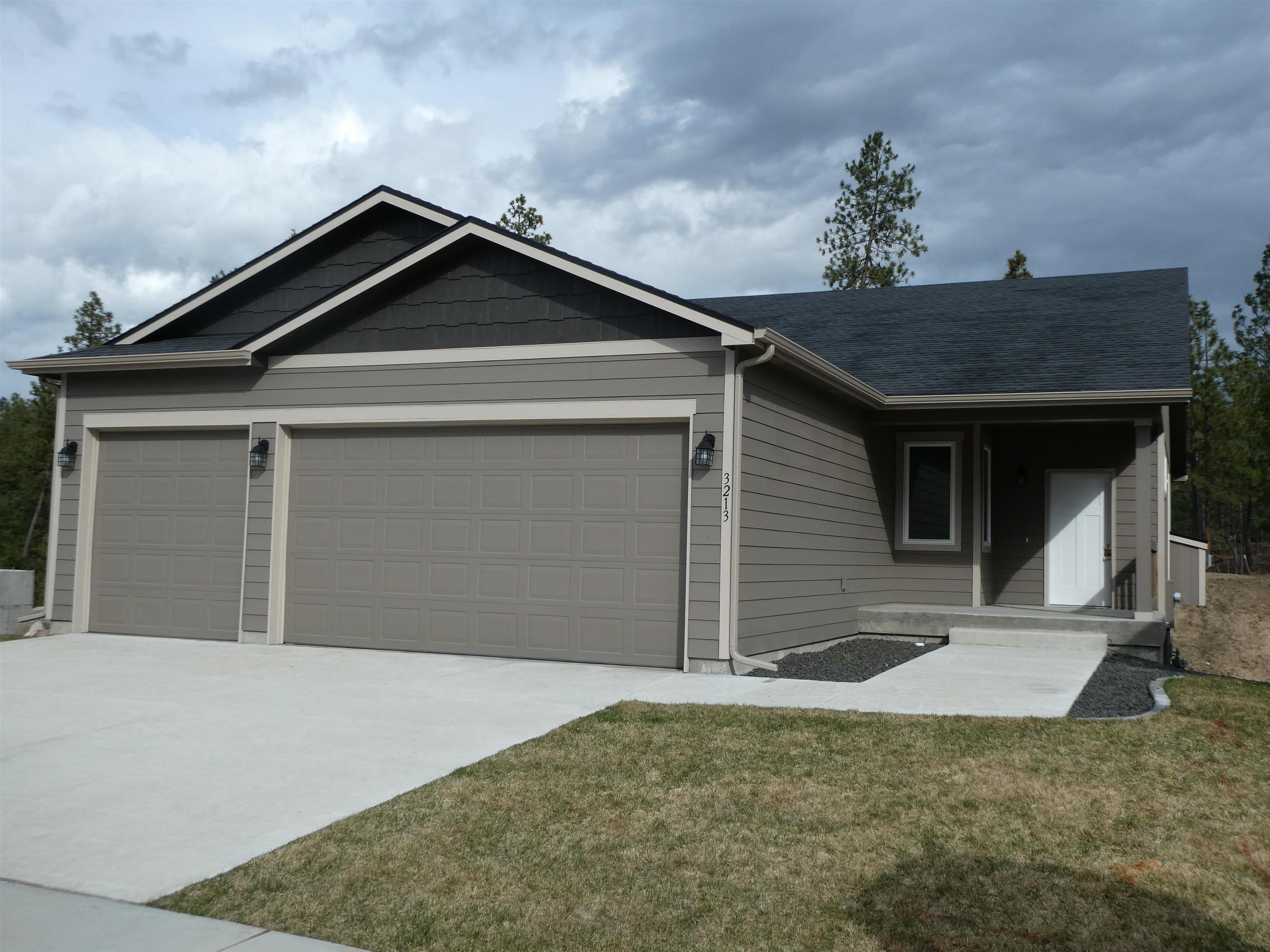 3213 South Custer Street Spokane, WA 99223 - Photo 2 of 19