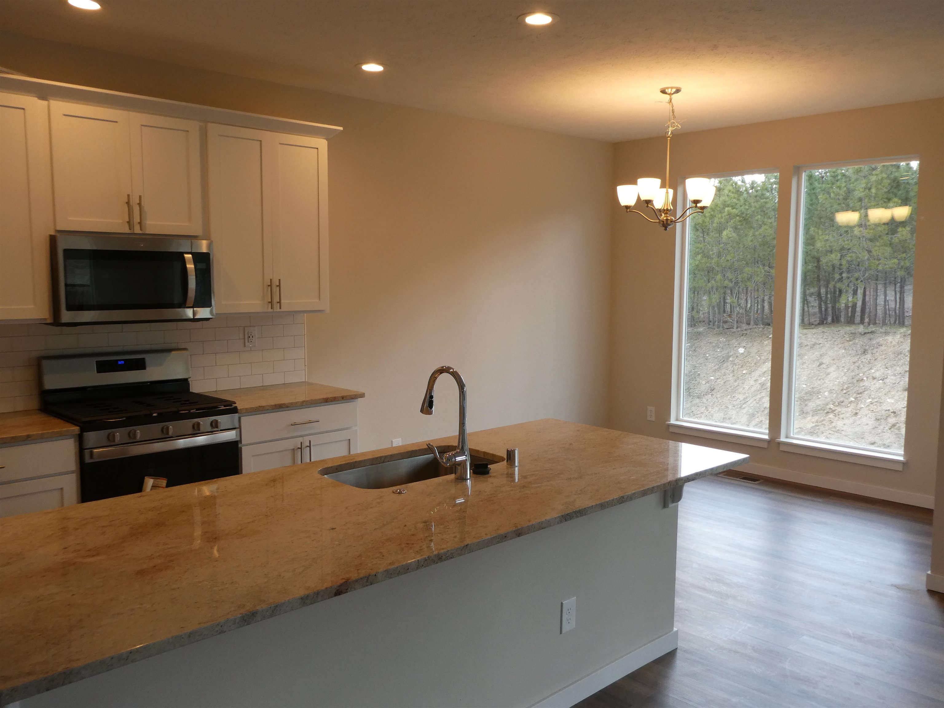 3213 South Custer Street Spokane, WA 99223 - Photo 8 of 19