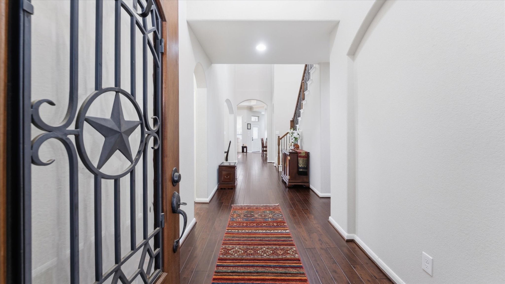14 Painted Post Place Spring, TX 77389 - Photo 6 of 43 a walk in closet with wooden floor and a rug