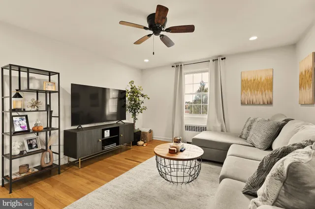 $1,900 | 2208 Colston Drive, Unit C302, Silver Spring, MD 20910