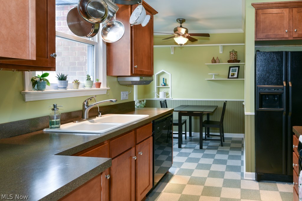2404 Saybrook Road Cleveland, OH 44118 - Photo 11 of 28