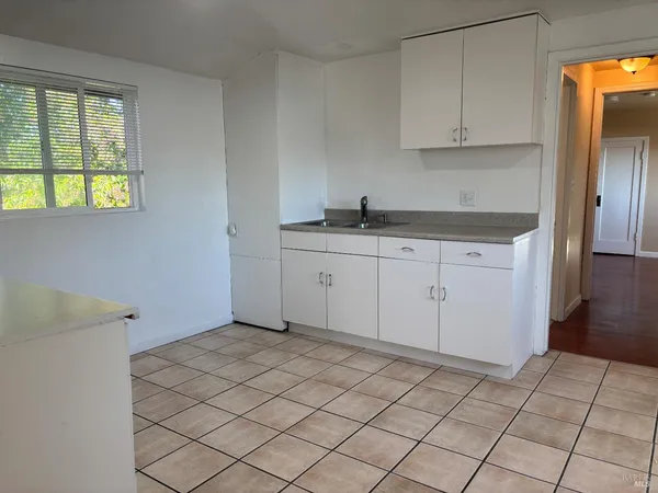 $2,300 | 415 College Avenue, Unit 4, Santa Rosa, CA 95401