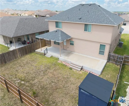 a view of a house with backyard