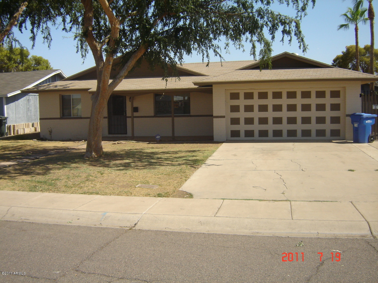 6325 West Cheery Lynn Road Phoenix, AZ 85033 - Photo 1 of 6 Cheery Lynn Pics 001