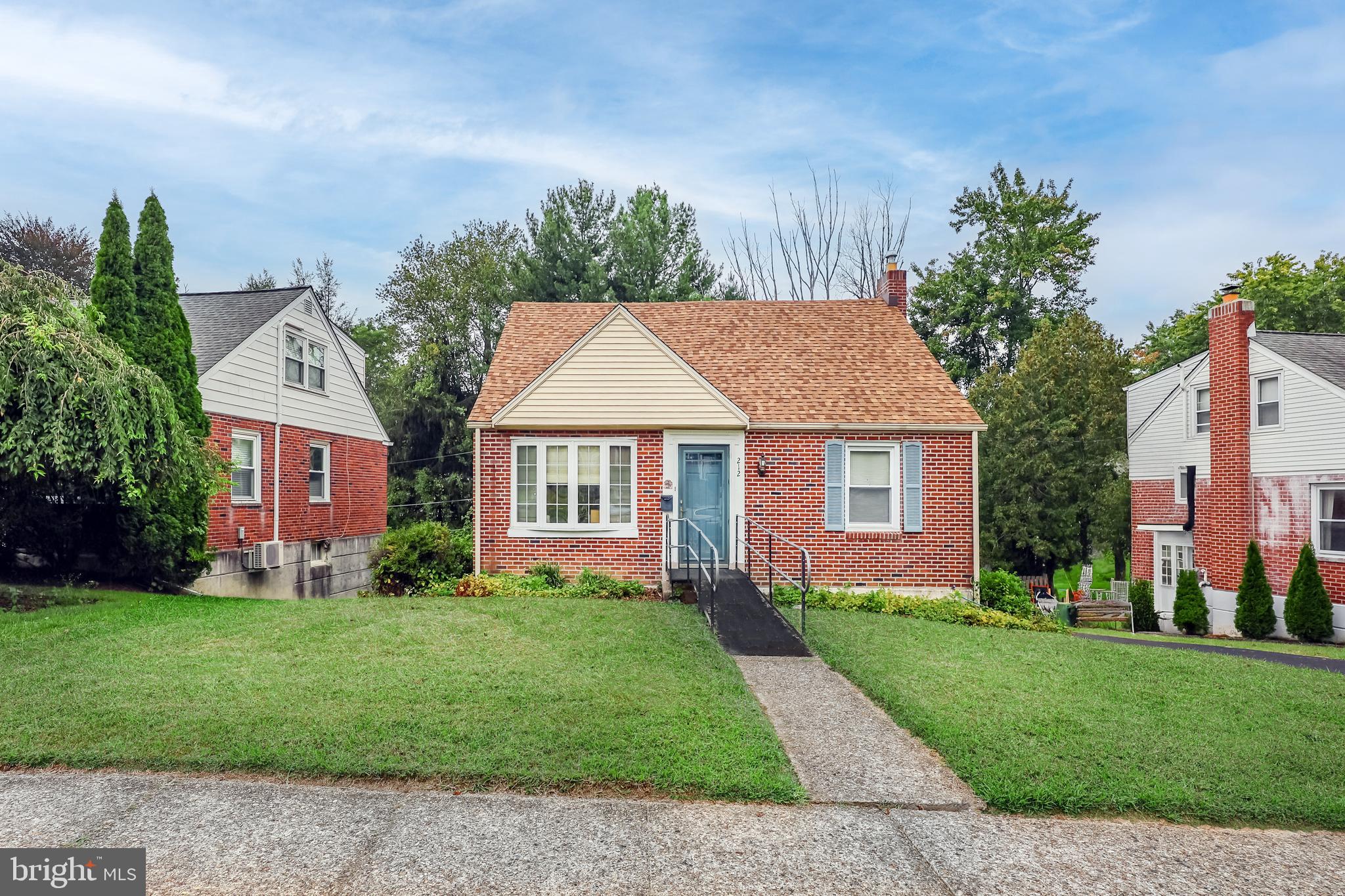 212 Golf Hills Road Havertown, PA 19083 - Photo 2 of 37 front view of a house with a yard