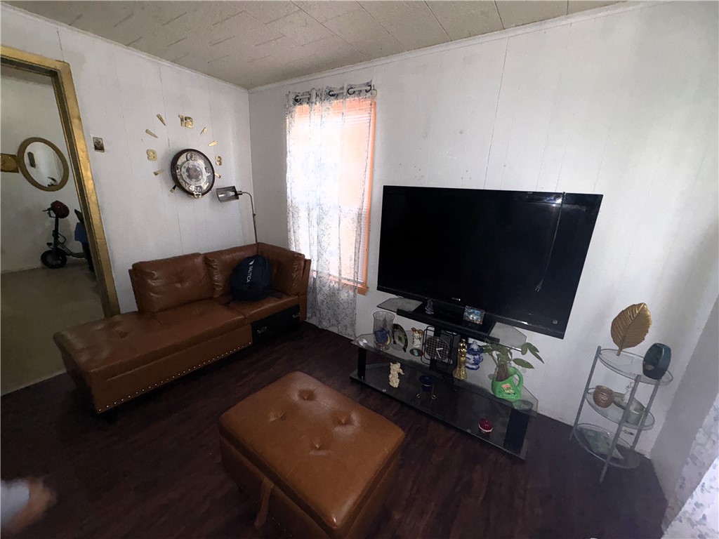 183-185 Baycliff Drive Rochester, NY 14609 - Photo 7 of 38