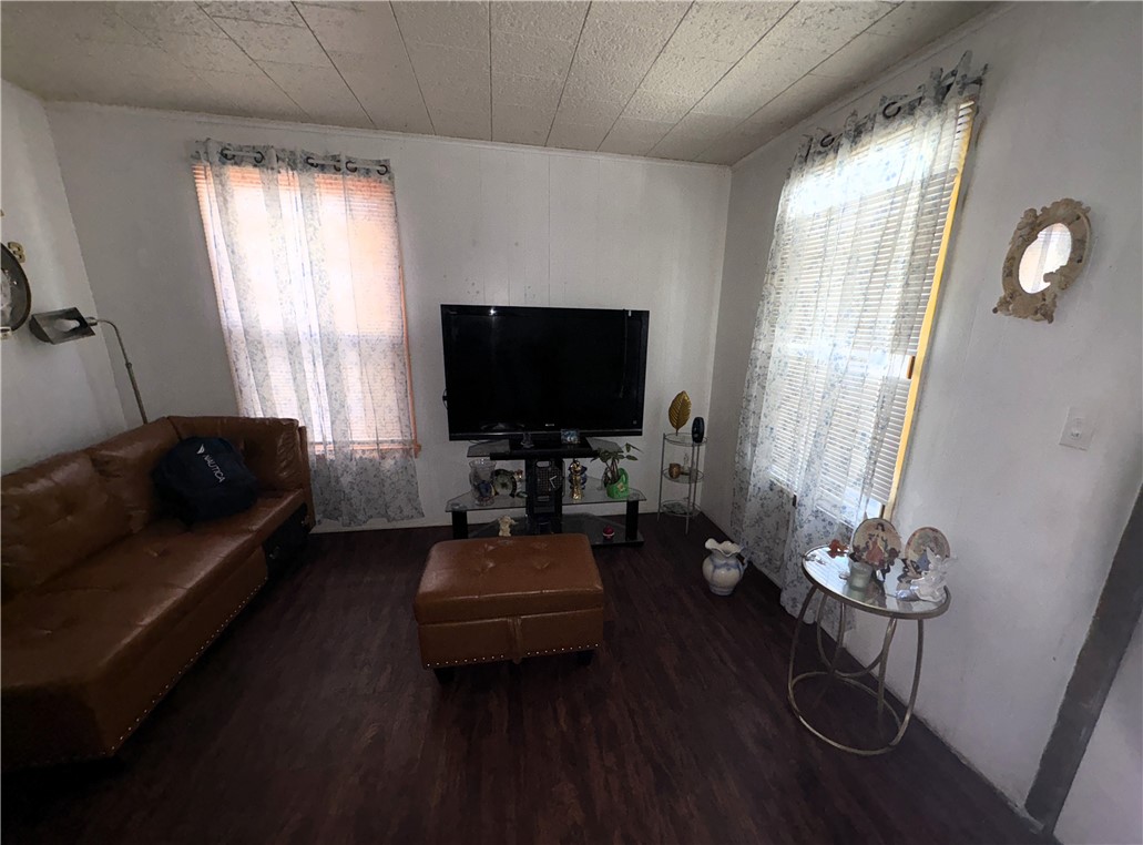 183-185 Baycliff Drive Rochester, NY 14609 - Photo 9 of 38