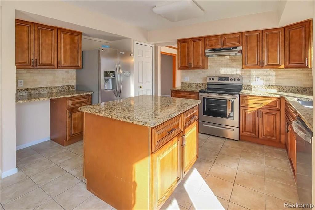 3079 Lexham Lane Rochester Hills, MI 48309 - Photo 4 of 37