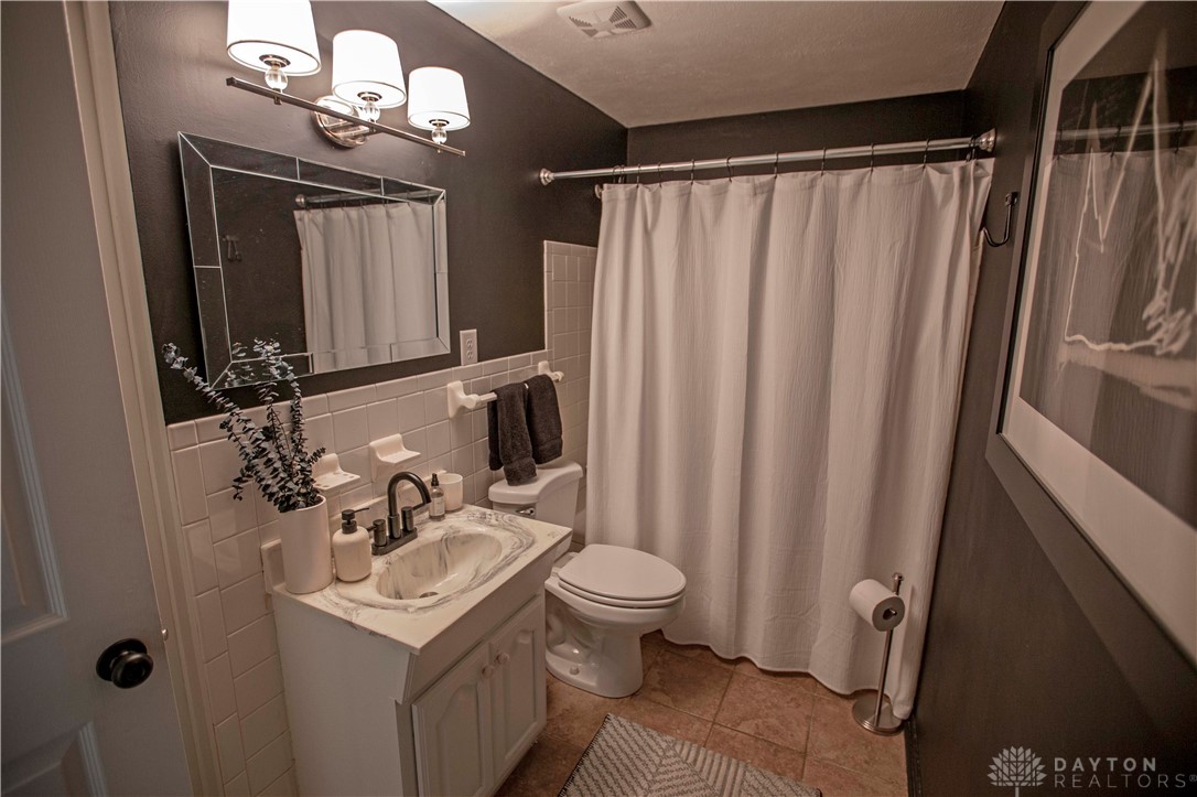 165 Boyce Road Dayton, OH 45458 - Photo 36 of 67 Guest Bath