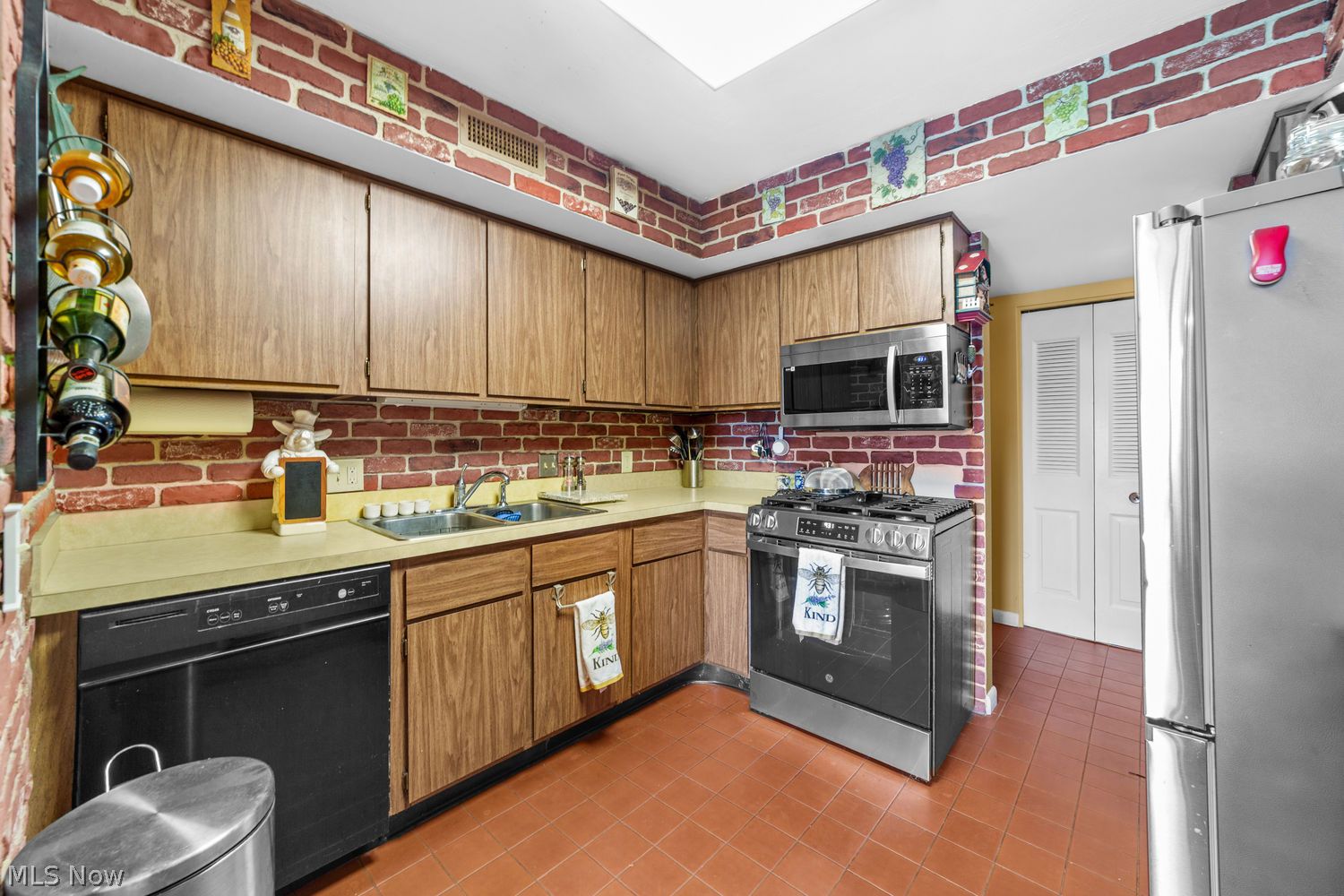 1145 Canyon View Road, Unit 105 Northfield, OH 44067 - Photo 10 of 25