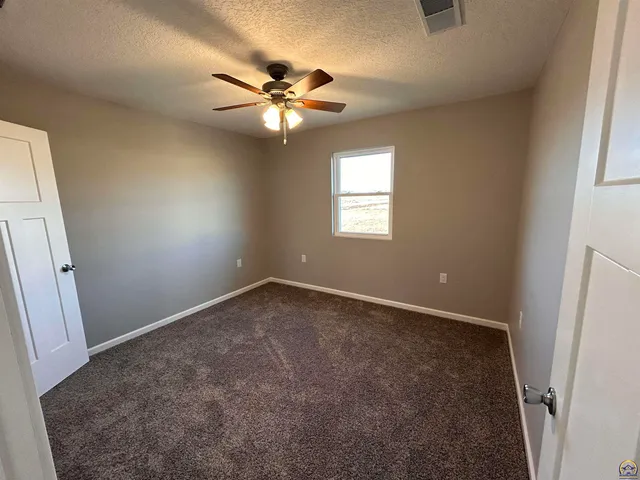 $249,900 | 215 Sycamore Street, Americus, KS 66835