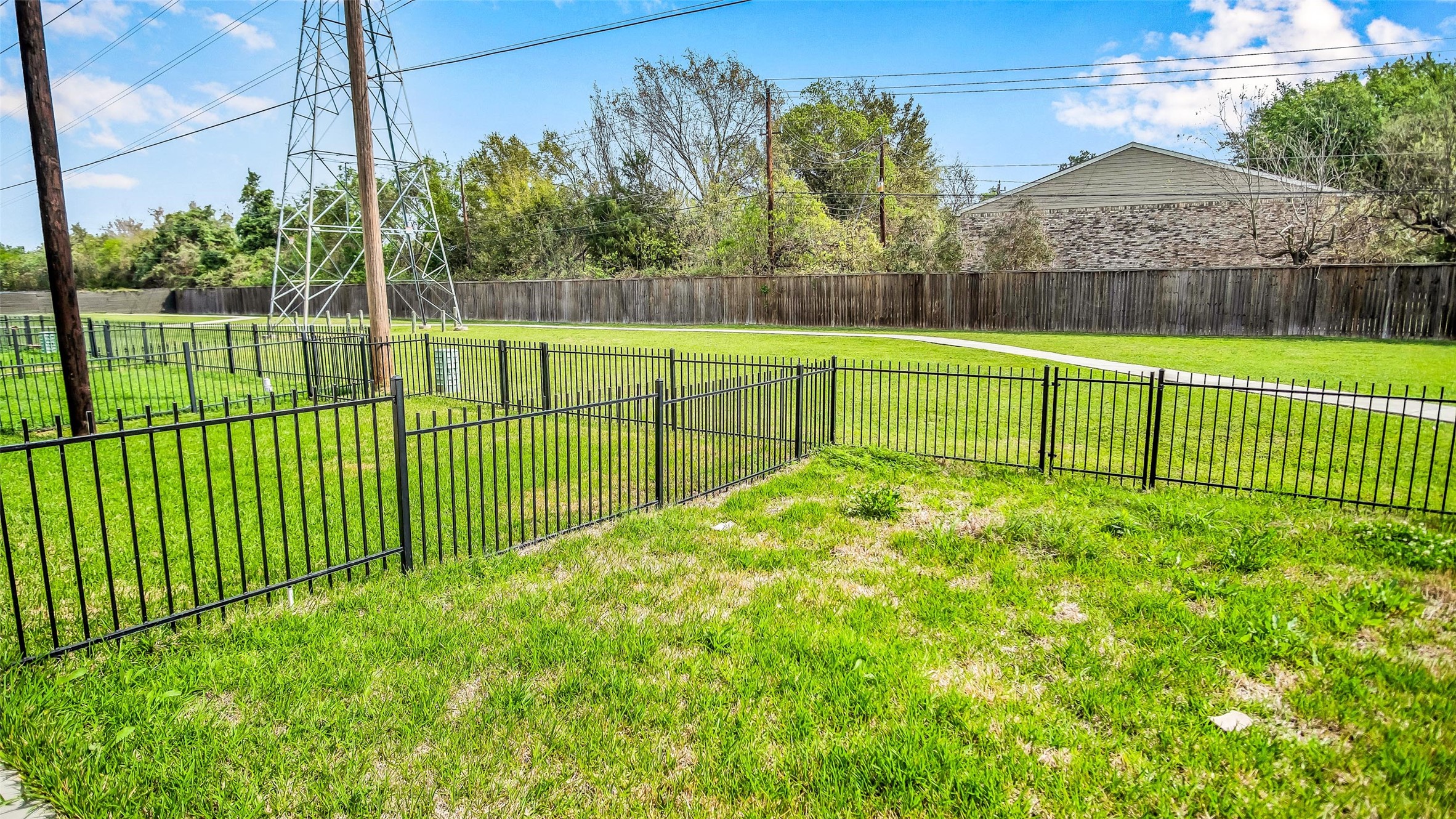 1919 Pueblo Nuevo Path Houston, TX 77077 - Photo 23 of 50 a view of a tennis court