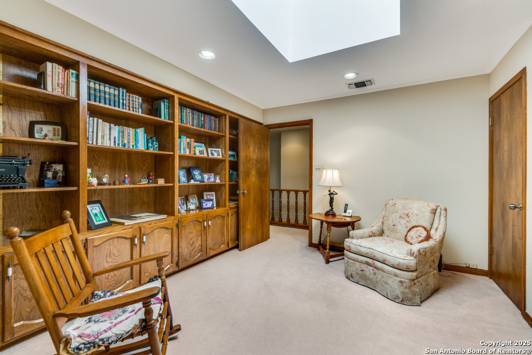 122 Cliffdwellers Path Boerne, TX 78006 - Photo 9 of 35 a living room with furniture and a book shelf
