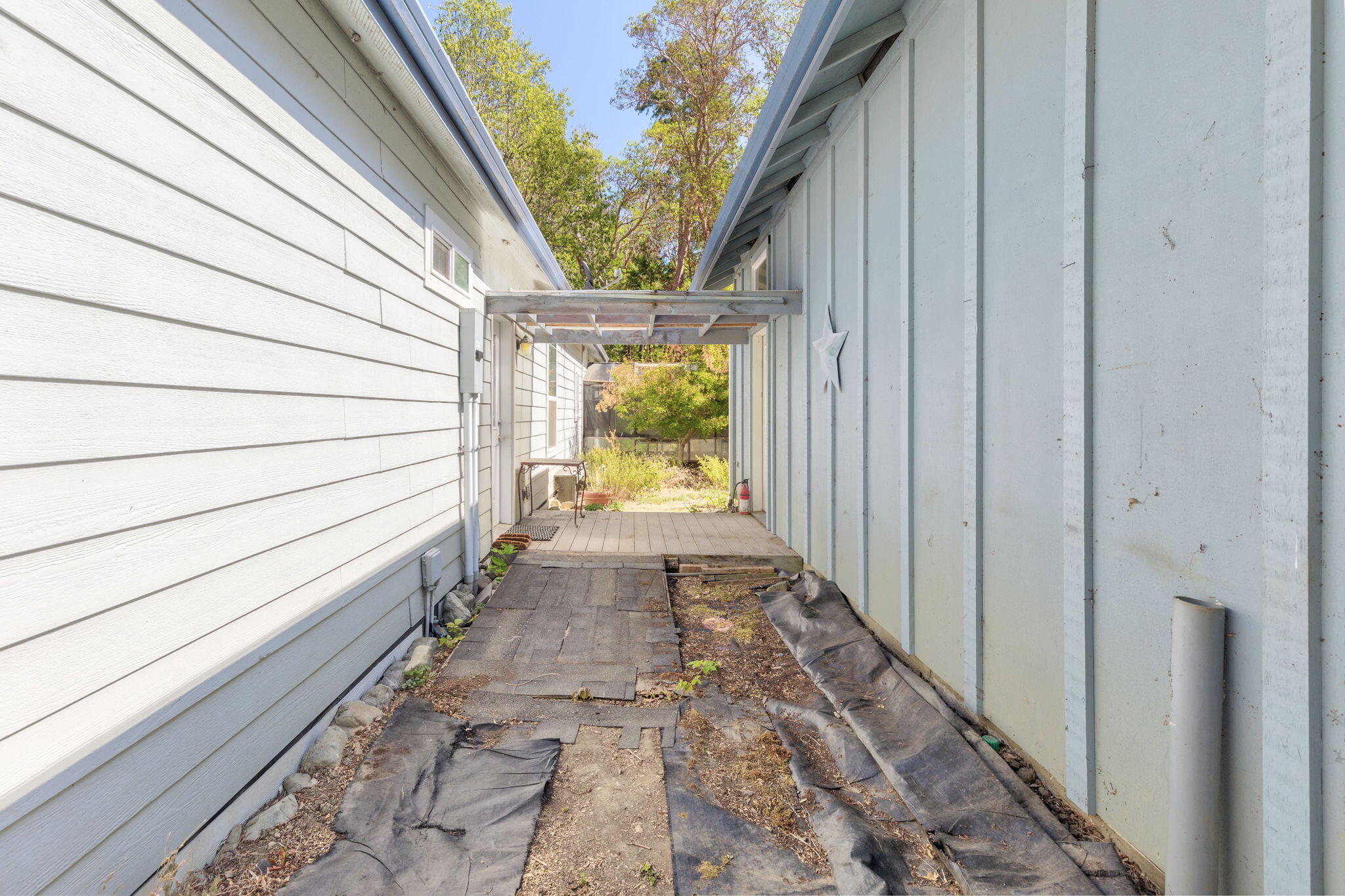 14771 Water Gap Road Williams, OR 97544 - Photo 36 of 55 Walkway between the garage & home