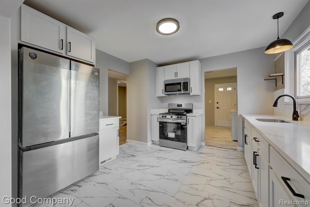 550 Roth Boulevard Clawson, MI 48017 - Photo 3 of 18