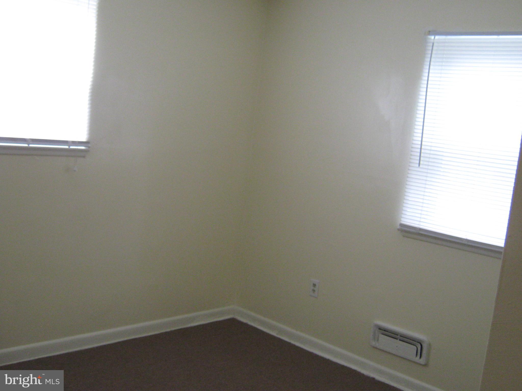 4818 Melbourne Road Baltimore, MD 21229 - Photo 13 of 28