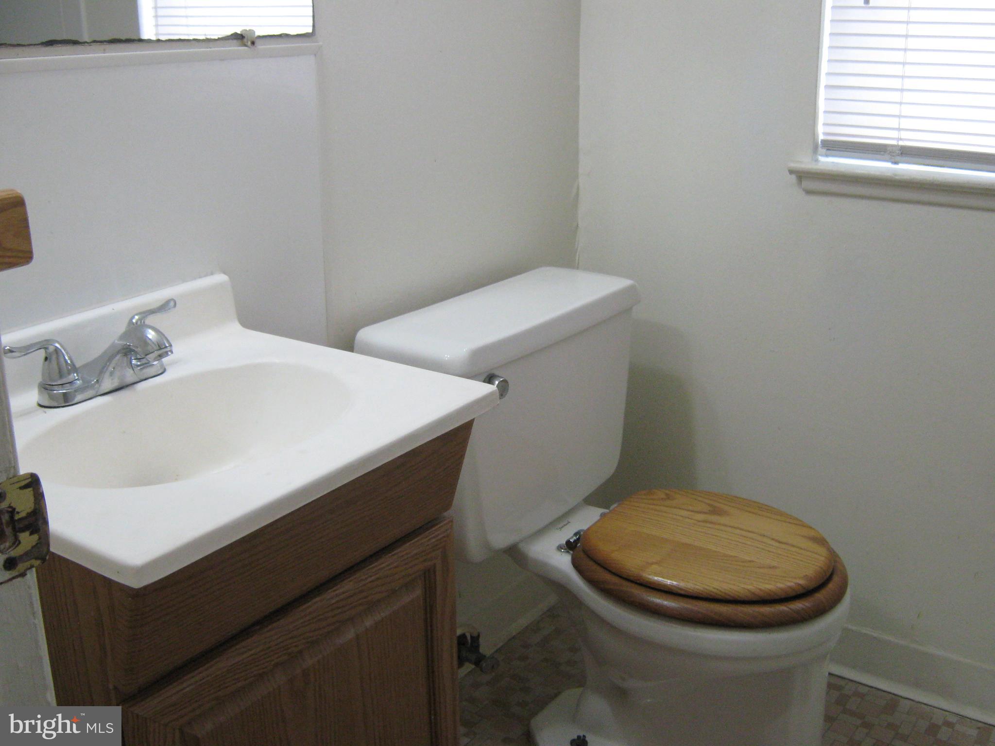 4818 Melbourne Road Baltimore, MD 21229 - Photo 10 of 28