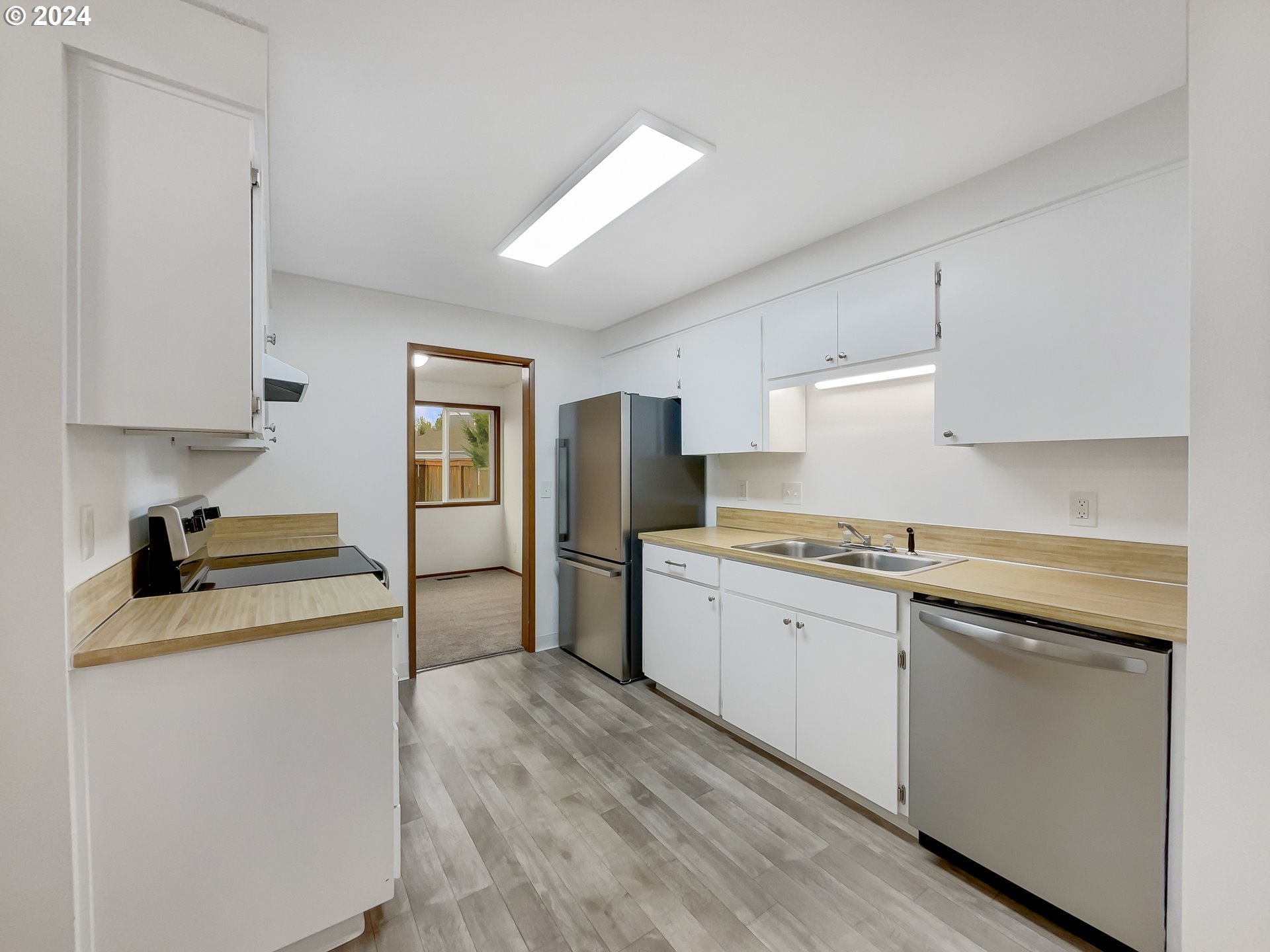 20440 Southwest Rosa Drive Beaverton, OR 97078 - Photo 16 of 19 Gallery Image 16