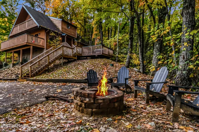 $579,900 | 1819 West Arolla Court, Gatlinburg, TN 37738