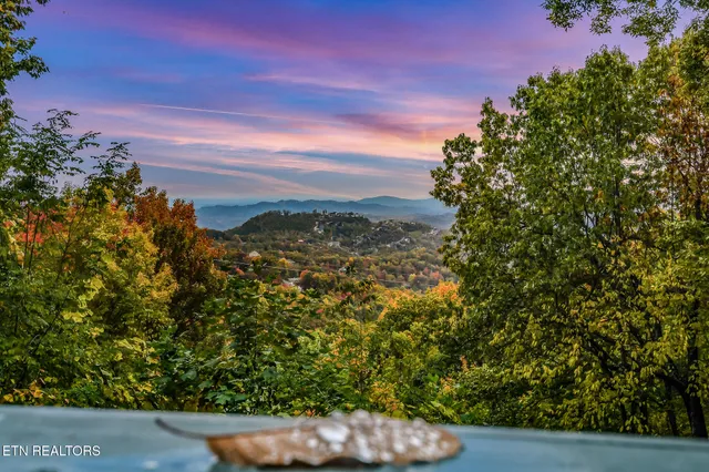 $579,900 | 1819 West Arolla Court, Gatlinburg, TN 37738