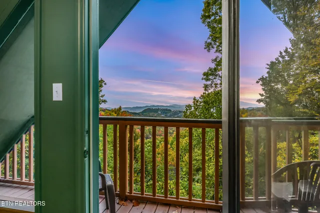 $579,900 | 1819 West Arolla Court, Gatlinburg, TN 37738