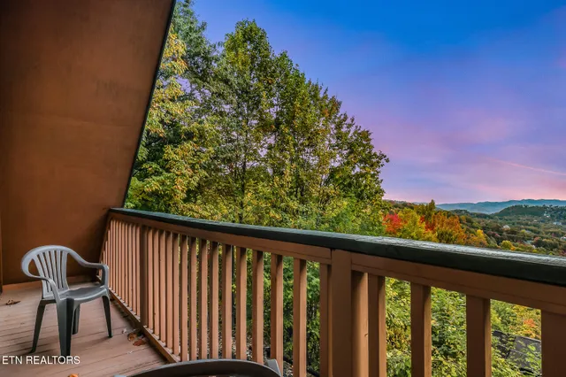$579,900 | 1819 West Arolla Court, Gatlinburg, TN 37738