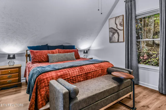 $579,900 | 1819 West Arolla Court, Gatlinburg, TN 37738