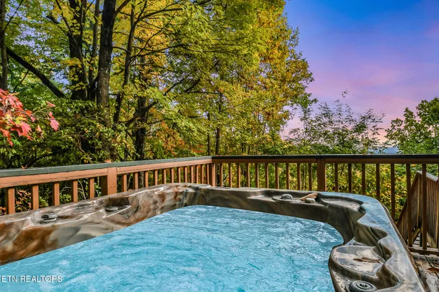 $579,900 | 1819 West Arolla Court, Gatlinburg, TN 37738