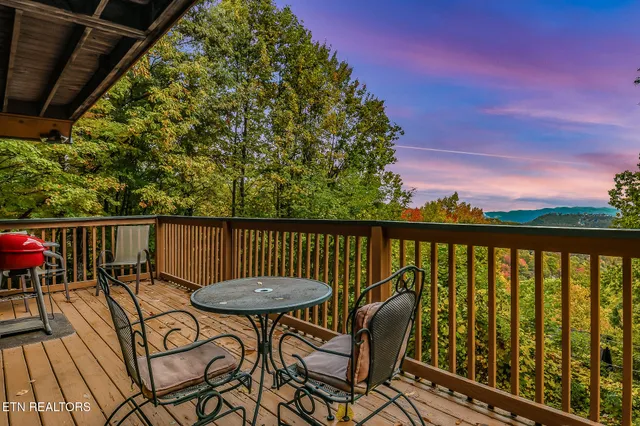 $579,900 | 1819 West Arolla Court, Gatlinburg, TN 37738