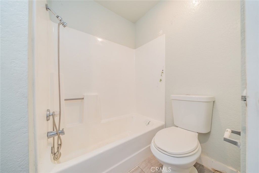 261 North Vine Avenue Rialto, CA 92376 - Photo 11 of 34