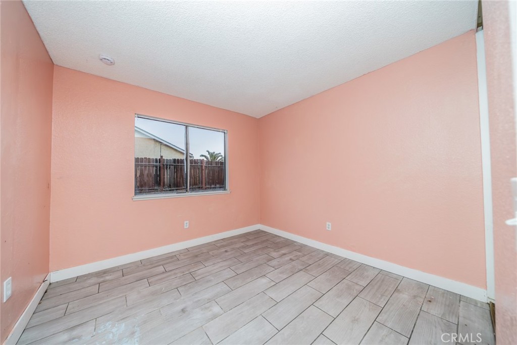 261 North Vine Avenue Rialto, CA 92376 - Photo 12 of 34