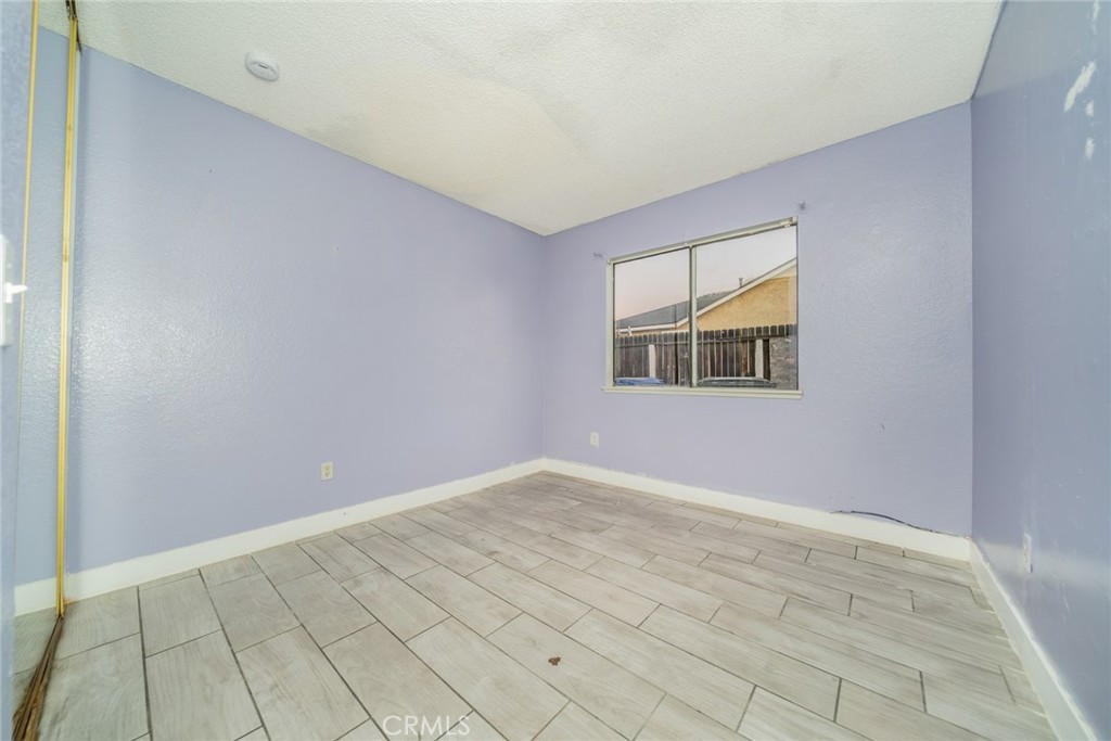 261 North Vine Avenue Rialto, CA 92376 - Photo 14 of 34