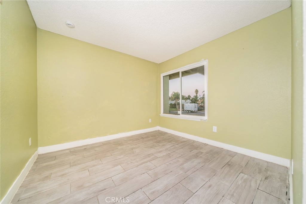 261 North Vine Avenue Rialto, CA 92376 - Photo 16 of 34