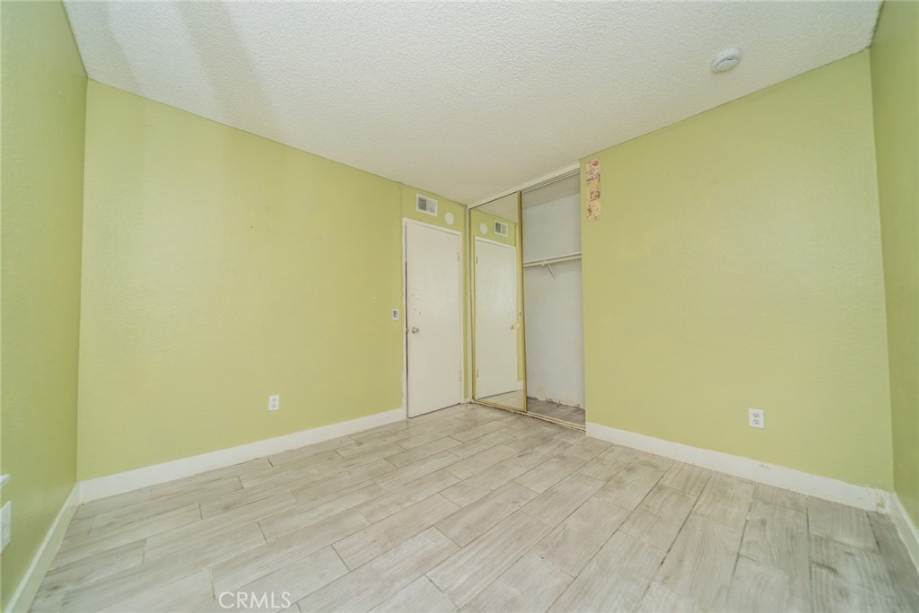 261 North Vine Avenue Rialto, CA 92376 - Photo 17 of 34