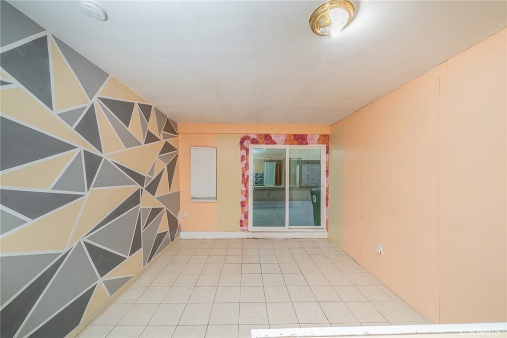 261 North Vine Avenue Rialto, CA 92376 - Photo 18 of 34