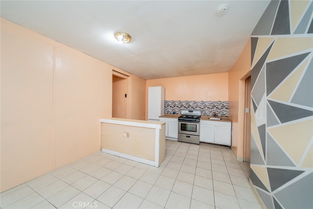 261 North Vine Avenue Rialto, CA 92376 - Photo 19 of 34